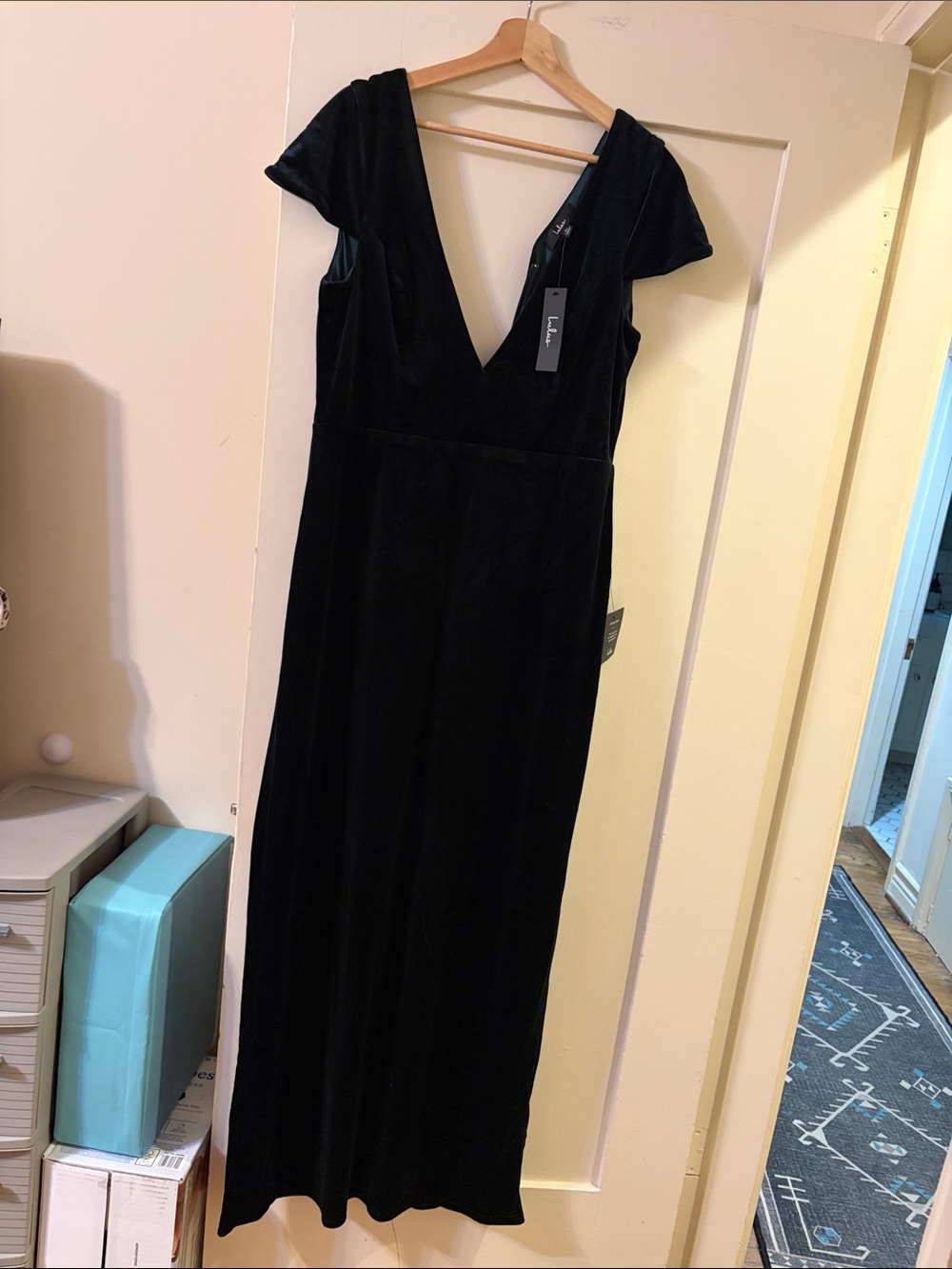 Lulu's Emerald Green Velvet Deep V-Neck Maxi Dress